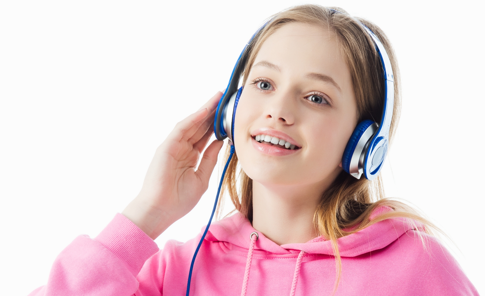 Kind mit Kopfhörer in Audiomusikstudio